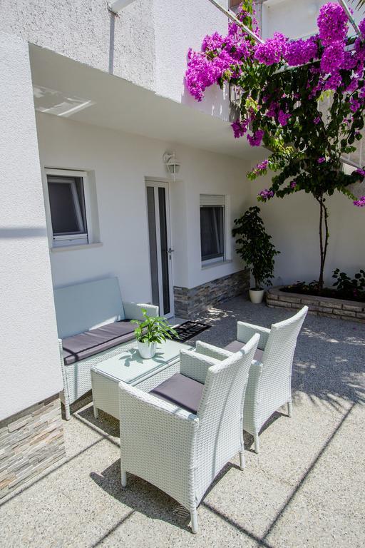 Luxury Studio Apartment White Sensation Водице Экстерьер фото
