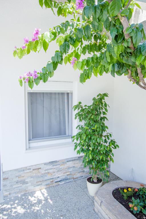 Luxury Studio Apartment White Sensation Водице Экстерьер фото
