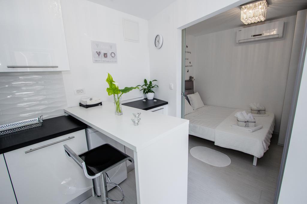 Luxury Studio Apartment White Sensation Водице Экстерьер фото