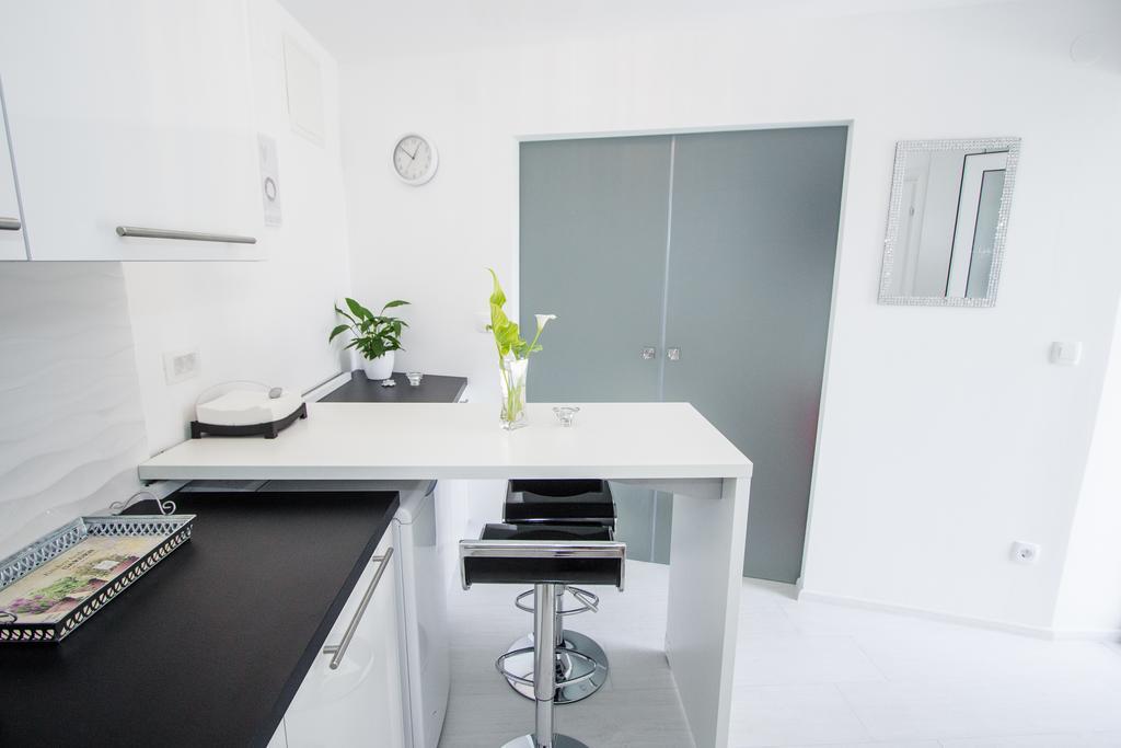 Luxury Studio Apartment White Sensation Водице Экстерьер фото